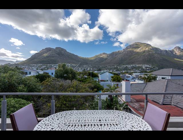 2 BEDROOM APARTMENT TO LET IN HOUT BAY CENTRAL